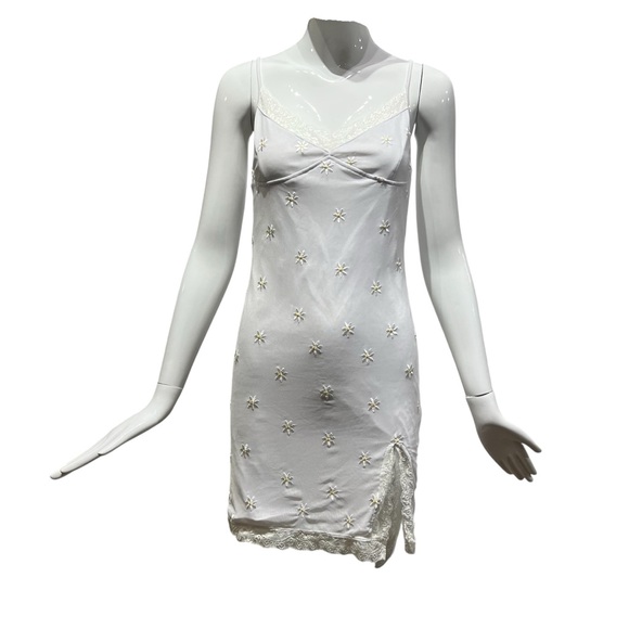 MOTEL Rocks Daisy Bodycon Dress in White Daisy Embroidered Mini Size M - Picture 2 of 12